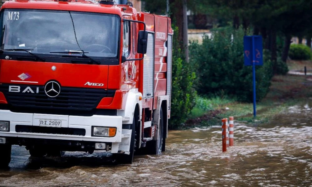 «Έσπασαν» τα τηλέφωνα στην Πυροσβεστική: 2.421 κλήσεις λόγω της κακοκαιρίας!
